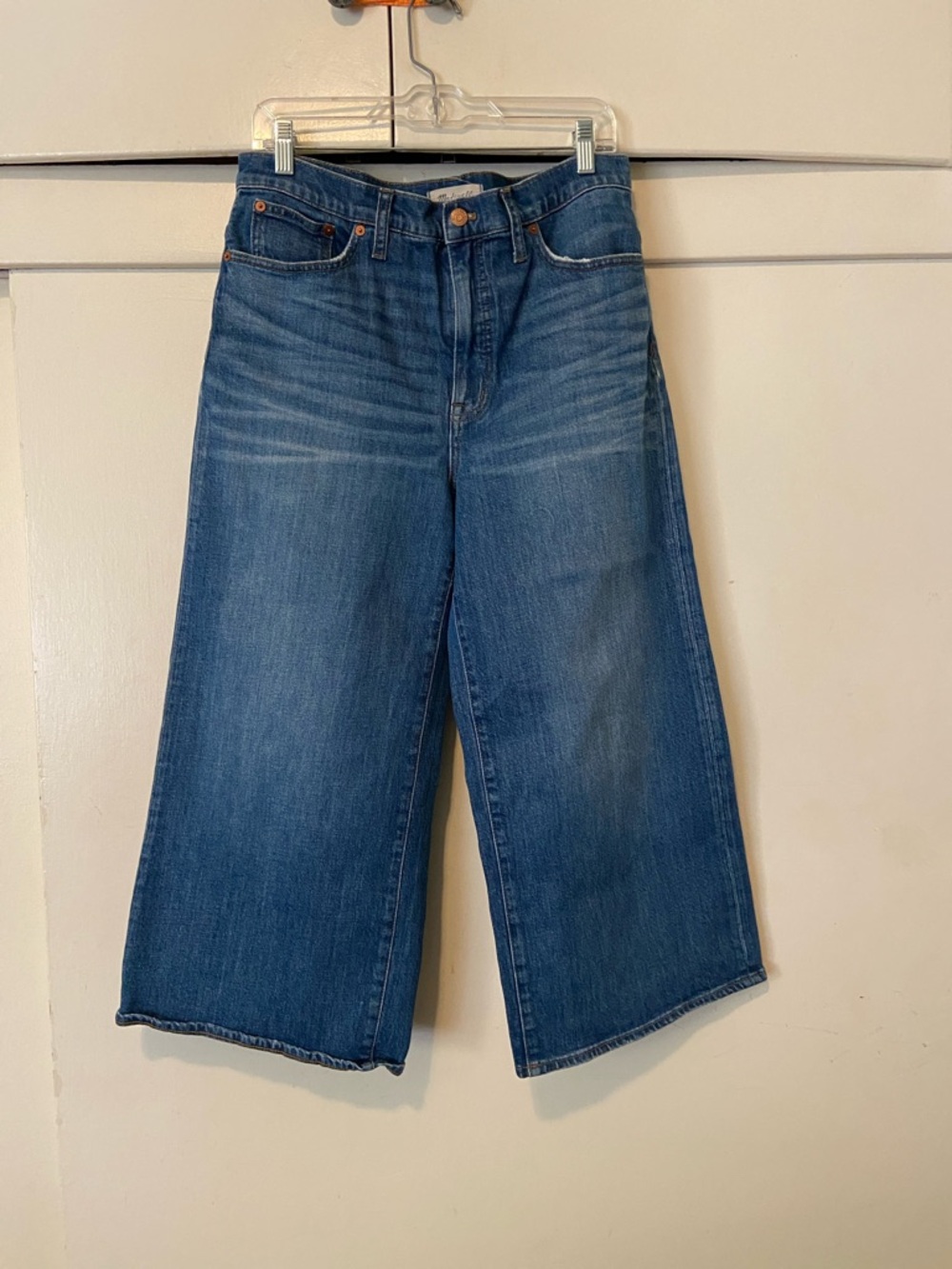 Madewell Wide-Leg Cropped Jeans in Medium Blue